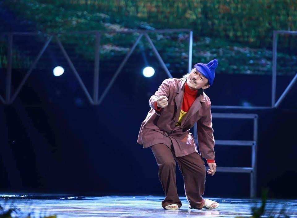 Nghệ sỹ Giang Còi trên sân khấu (Ảnh: Internet) Nghệ sỹ Giang Còi trên sân khấu (Ảnh: Internet)