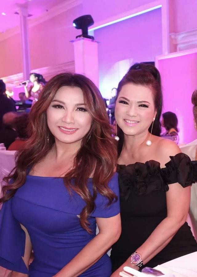 Trizzie Phương Trinh (áo xanh) và Bé Heo