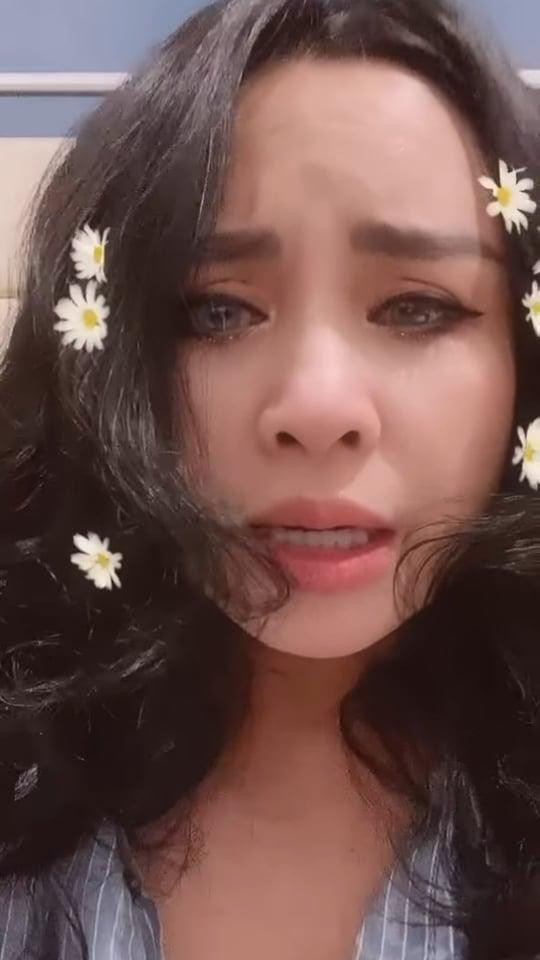 Video được Thanh Lam quay trong những ngày chị điều trị COVID nhưng không bi quan mà có tính chất gây cười (Ảnh: Chụp màn hình)