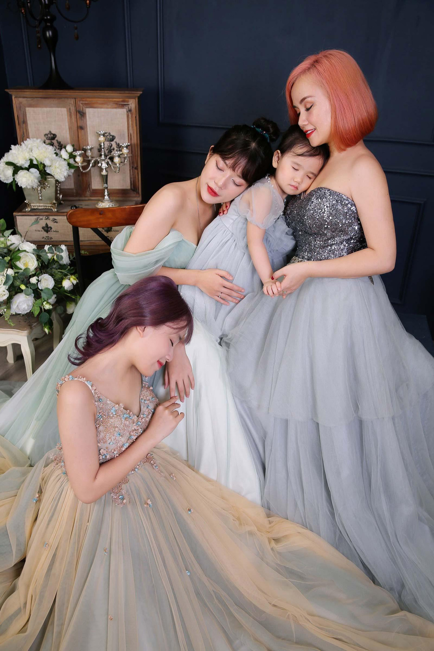 Hoàng Yến và các con của chị Hoàng Yến và các con của chị