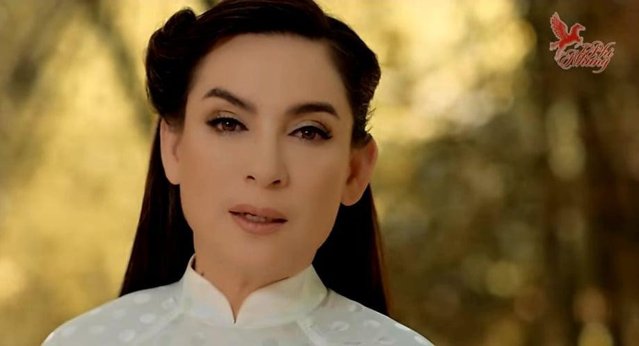 Phi Nhung xinh đẹp trong MV "Thanh xuân em đợi" (Ảnh: Chụp từ MV) Phi Nhung xinh đẹp trong MV "Thanh xuân em đợi" (Ảnh: Chụp từ MV)