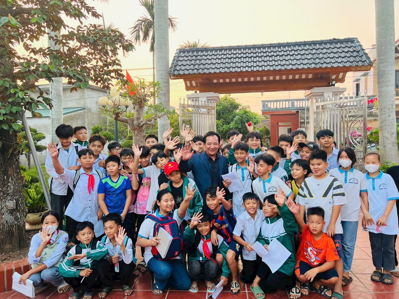 Quang Tèo với khán giả trẻ tuổi. Quang Tèo với khán giả trẻ tuổi.