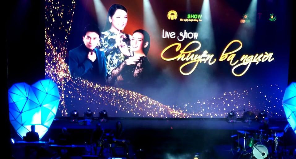 Mạnh Quỳnh trong liveshow "Chuyện ba người" (Ảnh: Đ.N)
