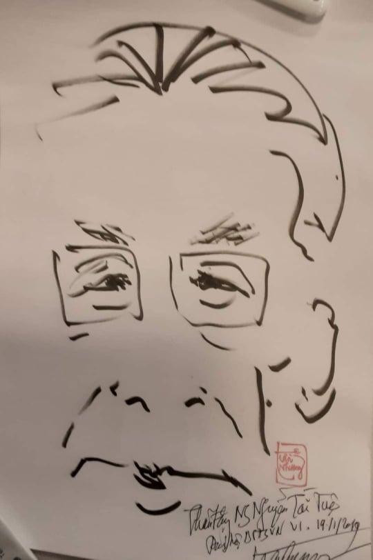 Ký họa chân dung tác giả "Tiếng hát giữa rừng Pác Bó" của thi sĩ Trần Nhương (Ảnh: Trần Nhương cung cấp)