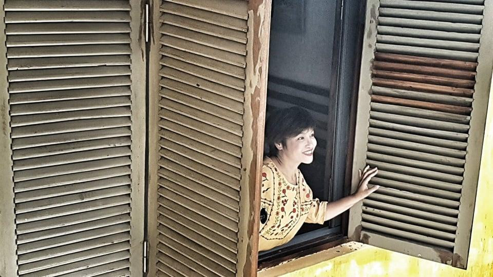 Ngoài hoạt động nghệ thuật, Tú Oanh còn là bà chủ của một quán cà phê trang trí nhiều cây lá, thân thiện với môi trường (Ảnh: NVCC) Ngoài hoạt động nghệ thuật, Tú Oanh còn là bà chủ của một quán cà phê trang trí nhiều cây lá, thân thiện với môi trường (Ảnh: NVCC)