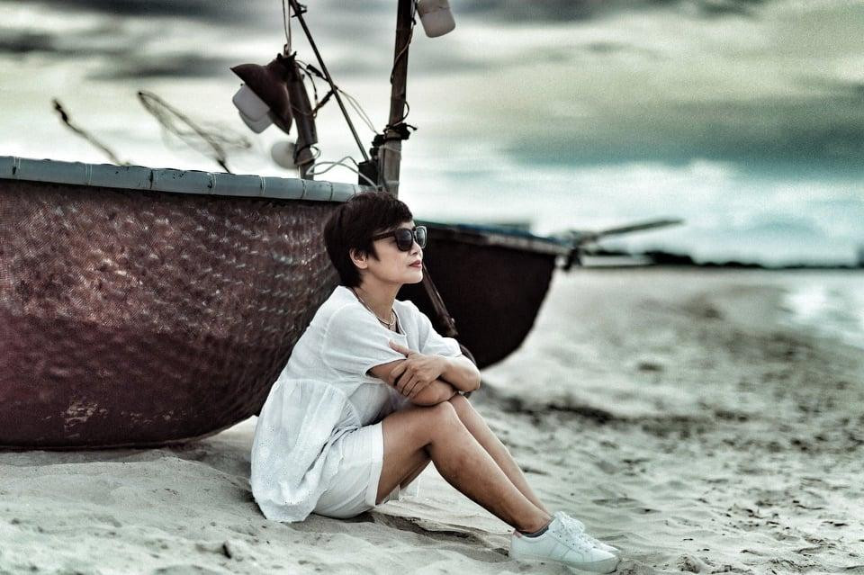 Sinh năm 1968, Tú Oanh trong cuộc sống đời thường vẫn trẻ trung "hack" tuổi (Ảnh: NVCC) Sinh năm 1968, Tú Oanh trong cuộc sống đời thường vẫn trẻ trung "hack" tuổi (Ảnh: NVCC)