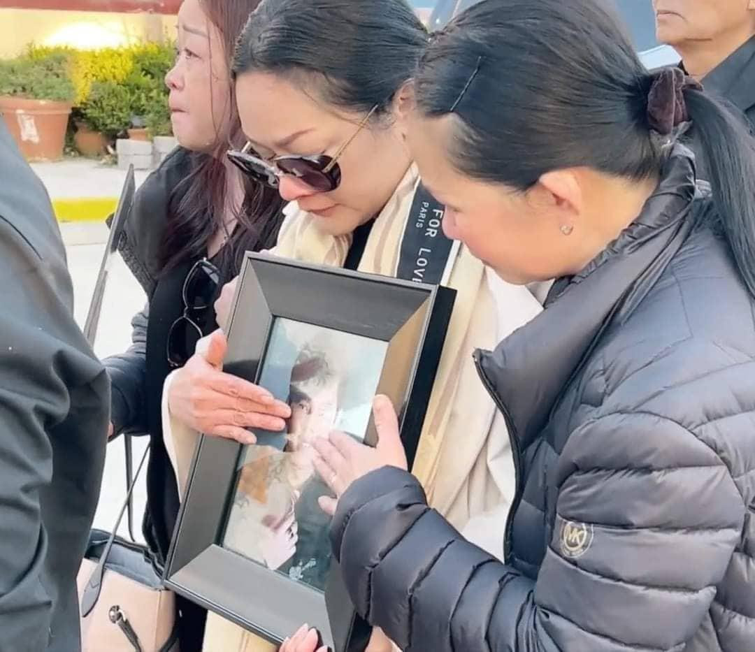 Như Quỳnh khóc rất nhiều trong tang lễ em trai