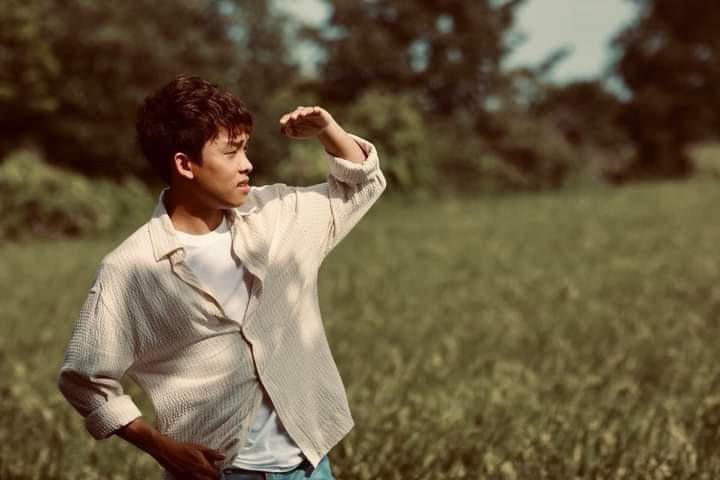 Khi đi hát Hồ Văn Cường không lo "ế" vé, khi ra sản phẩm mới không sợ thiếu view vì anh được các bà, các mẹ, các chị hết lòng yêu thương, che chở.