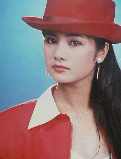 NSND Thu Hà ngày trẻ là một trong những mỹ nhân đình đám của làng giải trí