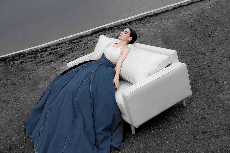 Với nhiều nỗ lực, Hồ Ngọc Hà đã xoá định kiến chân dài cầm micro. Cô đã có những bản hit và công chúng của riêng mình. Với nhiều nỗ lực, Hồ Ngọc Hà đã xoá định kiến chân dài cầm micro. Cô đã có những bản hit và công chúng của riêng mình.