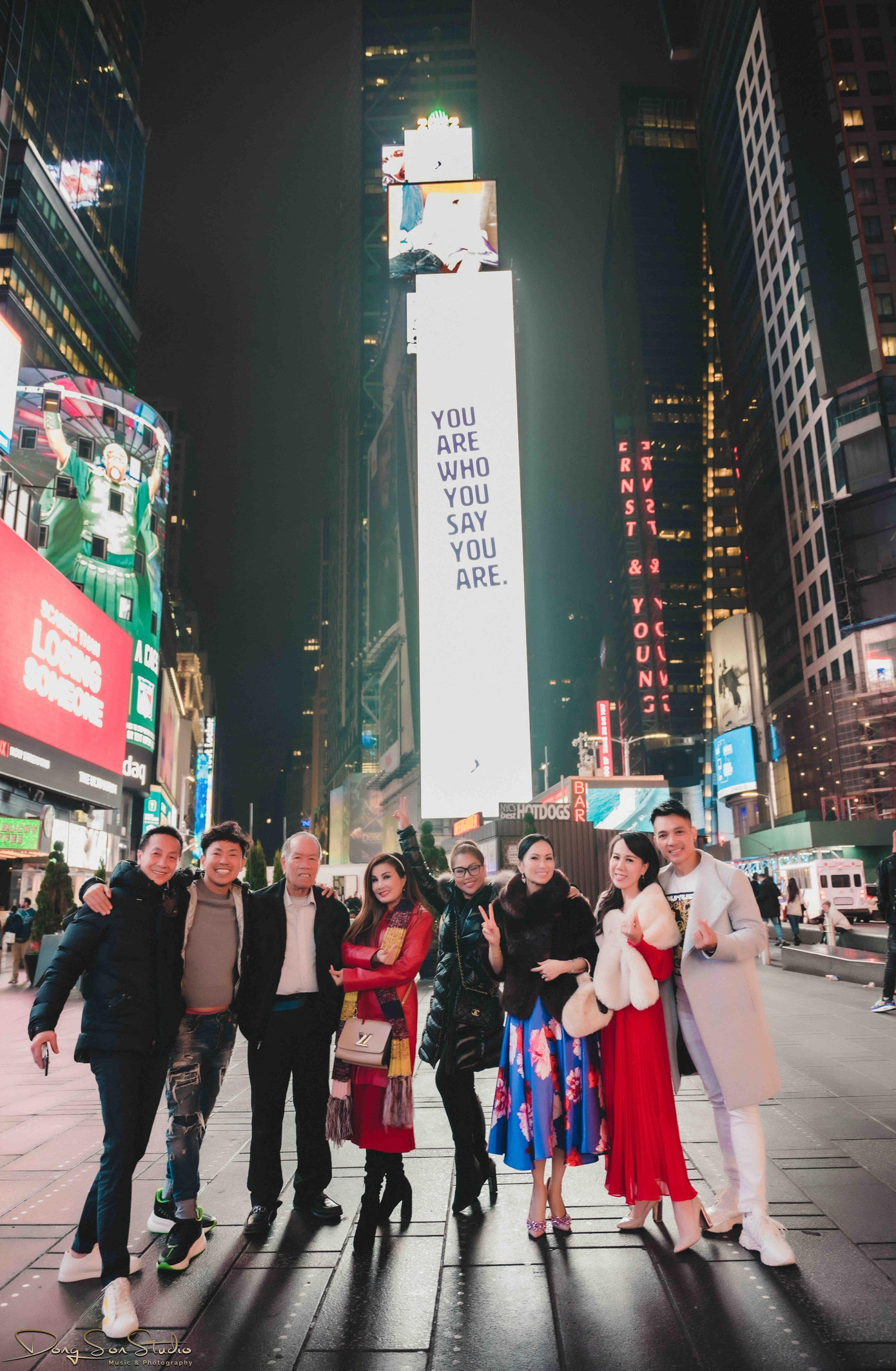 Hà Phương không sống ở Cali, lại không bay "sô" như những nghệ sỹ khác, nên được hội ngộ bạn bè chị thấy rất vui (Ảnh: NVCC) Hà Phương không sống ở Cali, lại không bay "sô" như những nghệ sỹ khác, nên được hội ngộ bạn bè chị thấy rất vui (Ảnh: NVCC)