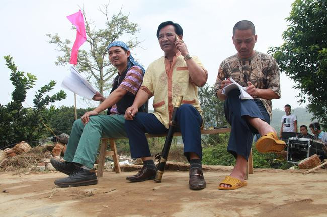 Cứ tết đến, NSND Trung Hiếu, NSƯT Tiến Quang, Quang Tèo lại rủ nhau làm "Đại gia chân đất" (Ảnh: Internet)