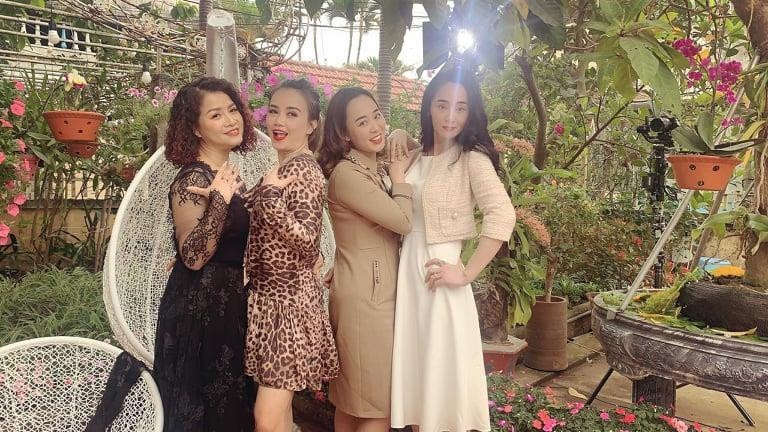 Hậu trường của Hội bạn thân trong "Hương vị tình thân" (Ảnh: NVCC)