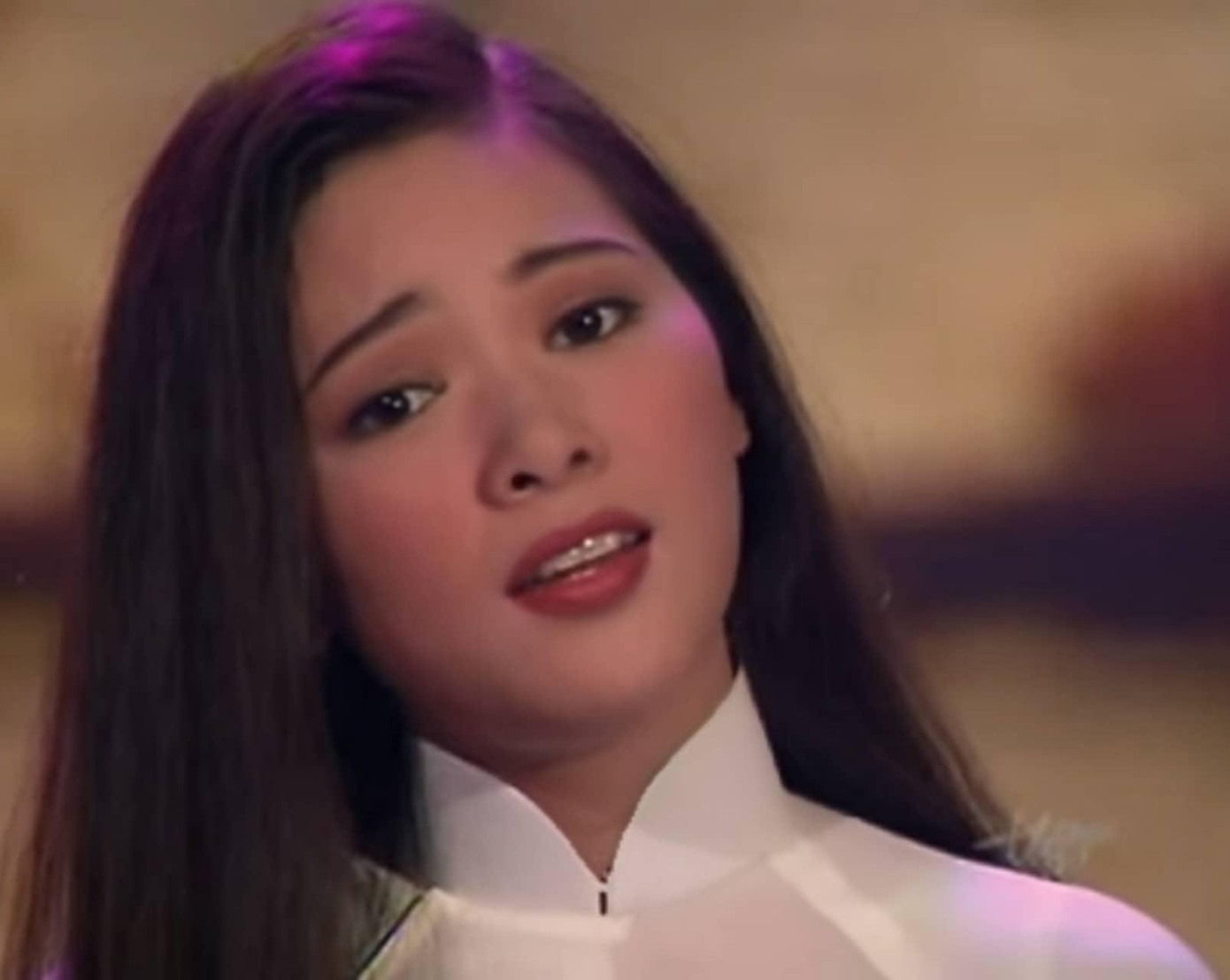 Như Quỳnh hát "Tạ ơn mẹ" thuở má thắm, tóc xanh (Ảnh: Chụp màn hình) Như Quỳnh hát "Tạ ơn mẹ" thuở má thắm, tóc xanh (Ảnh: Chụp màn hình)