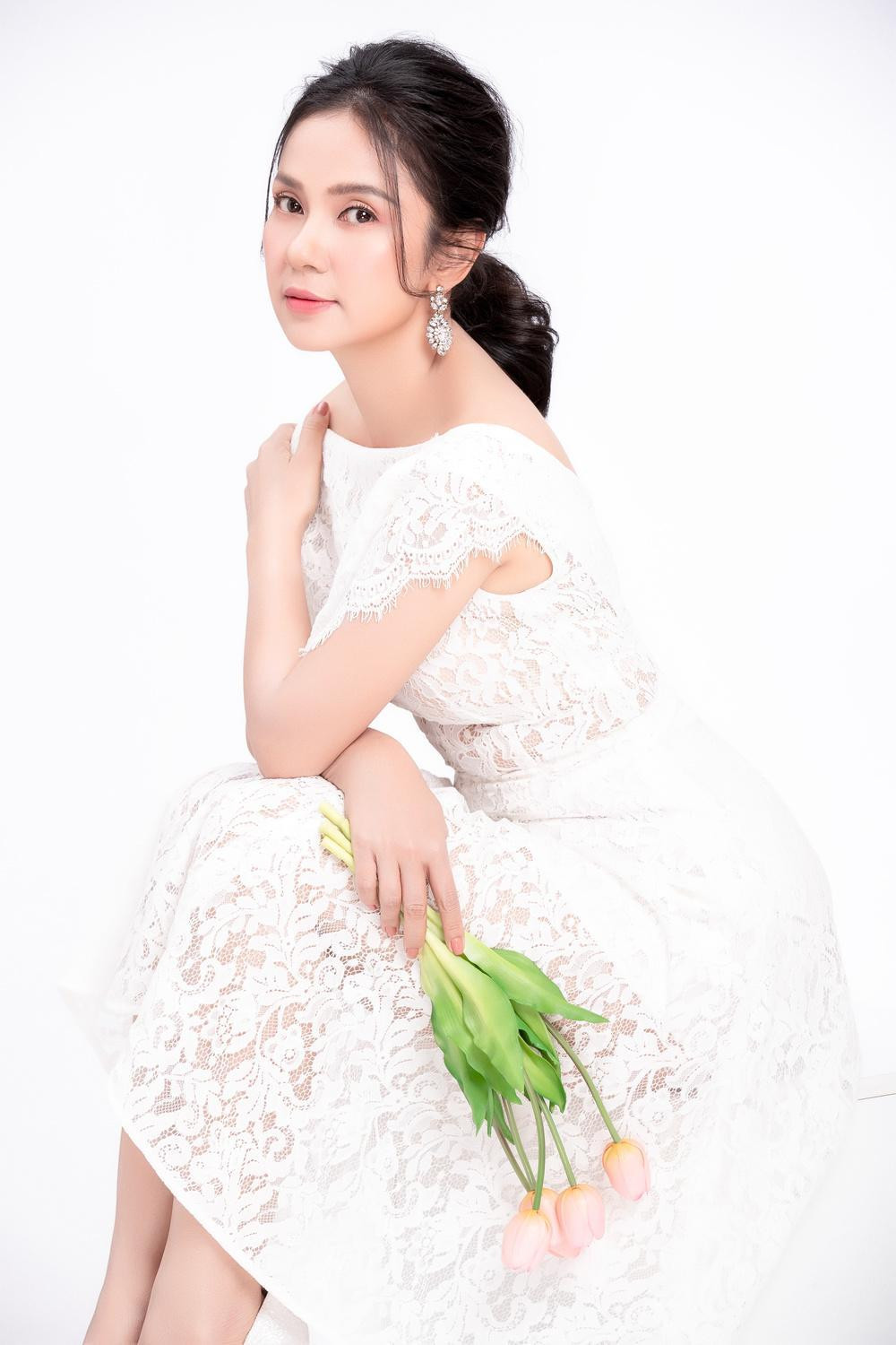 Việt Trinh không muốn đi bước nữa, dành trọn vẹn tình cảm cho con trai (Ảnh: Internet) Việt Trinh không muốn đi bước nữa, dành trọn vẹn tình cảm cho con trai (Ảnh: Internet)