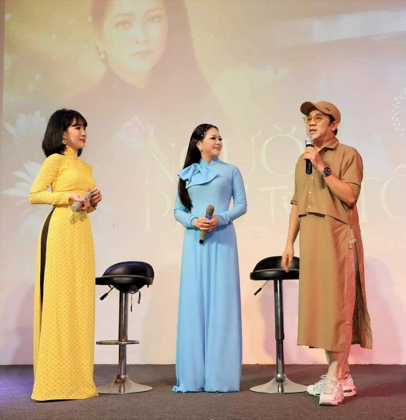 MC Trác Thúy Miêu (áo vàng), giọng ca "Duyên phận" và "phù thủy sân khấu" Thành Lộc (Ảnh: FB Như Quỳnh) MC Trác Thúy Miêu (áo vàng), giọng ca "Duyên phận" và "phù thủy sân khấu" Thành Lộc (Ảnh: FB Như Quỳnh)