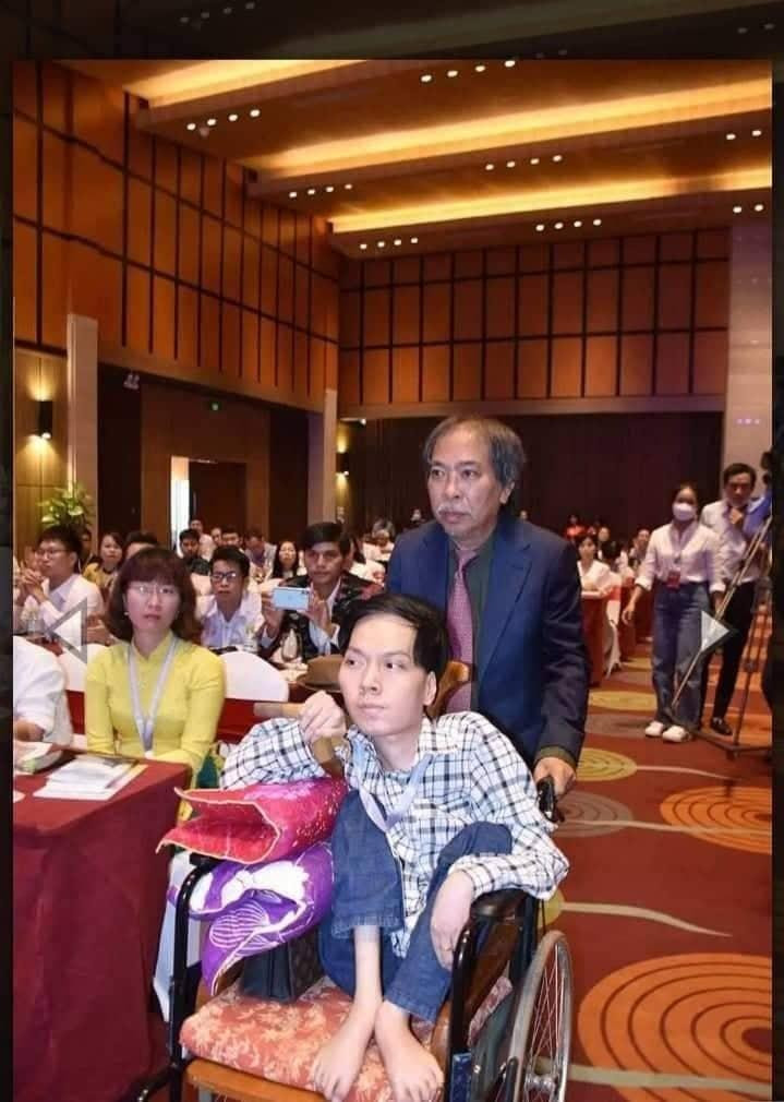 Vũ Đức Nguyên bên Chủ tịch Hội Nhà văn Việt Nam tại Hội nghị những người viết văn trẻ toàn quốc lần thứ 10 (Ảnh: FBNV) Vũ Đức Nguyên bên Chủ tịch Hội Nhà văn Việt Nam tại Hội nghị những người viết văn trẻ toàn quốc lần thứ 10 (Ảnh: FBNV)