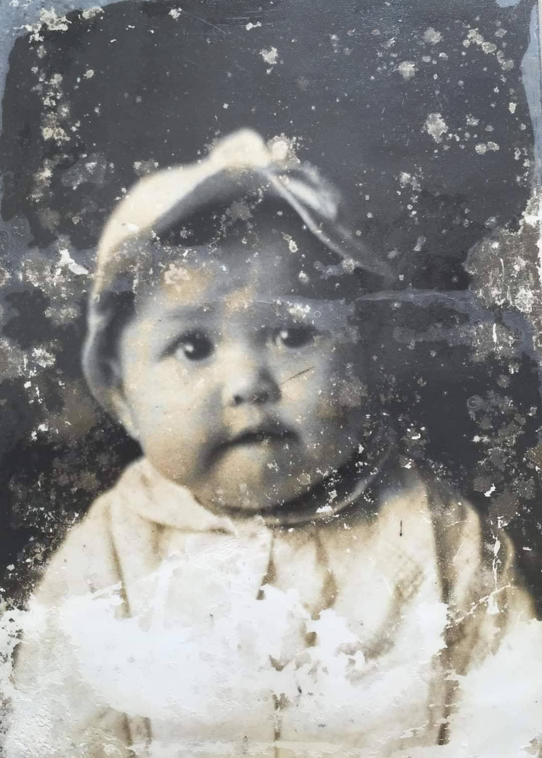 Đôi mắt to, tròn, đen láy của bé Lam (Ảnh: FBNV)