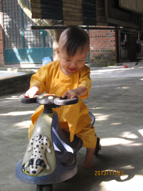 Bin đã biết đi xe lắc