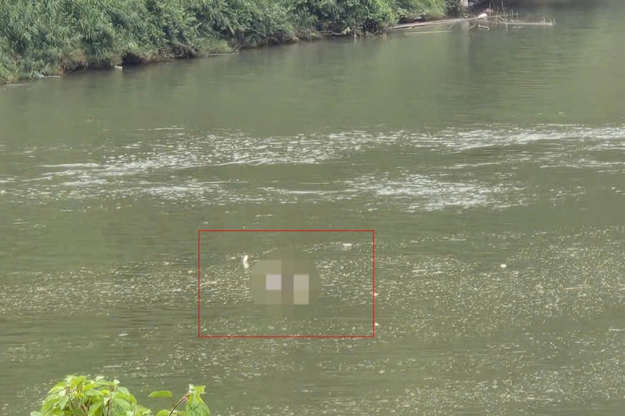 Thi thể nam giới được phát hiện trên sông Đồng Nai vào khoảng 6h30 ngày 13/4. Thi thể nam giới được phát hiện trên sông Đồng Nai vào khoảng 6h30 ngày 13/4.