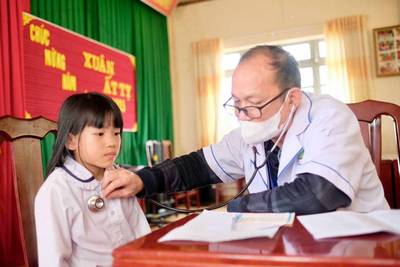 Y sĩ Lượng công tác gần 20 năm tại Trạm Y tế xã Sơn Điền. Y sĩ Lượng công tác gần 20 năm tại Trạm Y tế xã Sơn Điền.