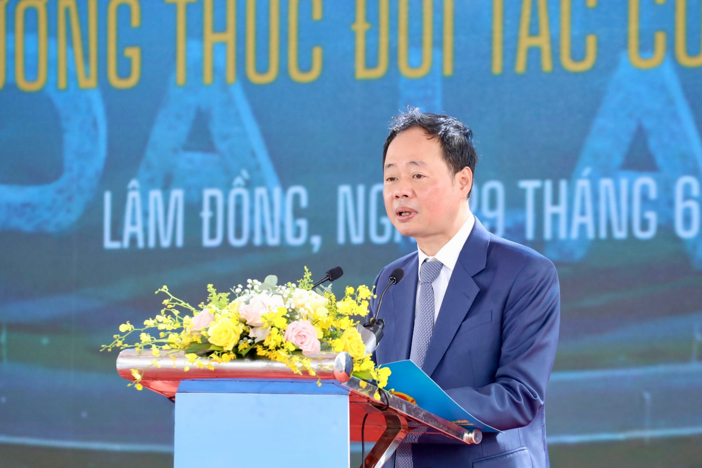 Phát biểu tại buổi lễ, ông Trần Hồng Thái - Chủ tịch UBND tỉnh Lâm Đồng, cho hay, cao tốc Bảo Lộc – Liên Khương không chỉ giúp rút ngắn thời gian di chuyển từ TPHCM lên Đà Lạt từ 6 giờ xuống còn 3 giờ, mà còn góp phần giảm tải cho quốc lộ 20, nâng cao năng lực vận tải, thúc đẩy giao thương, du lịch và kết nối vùng.