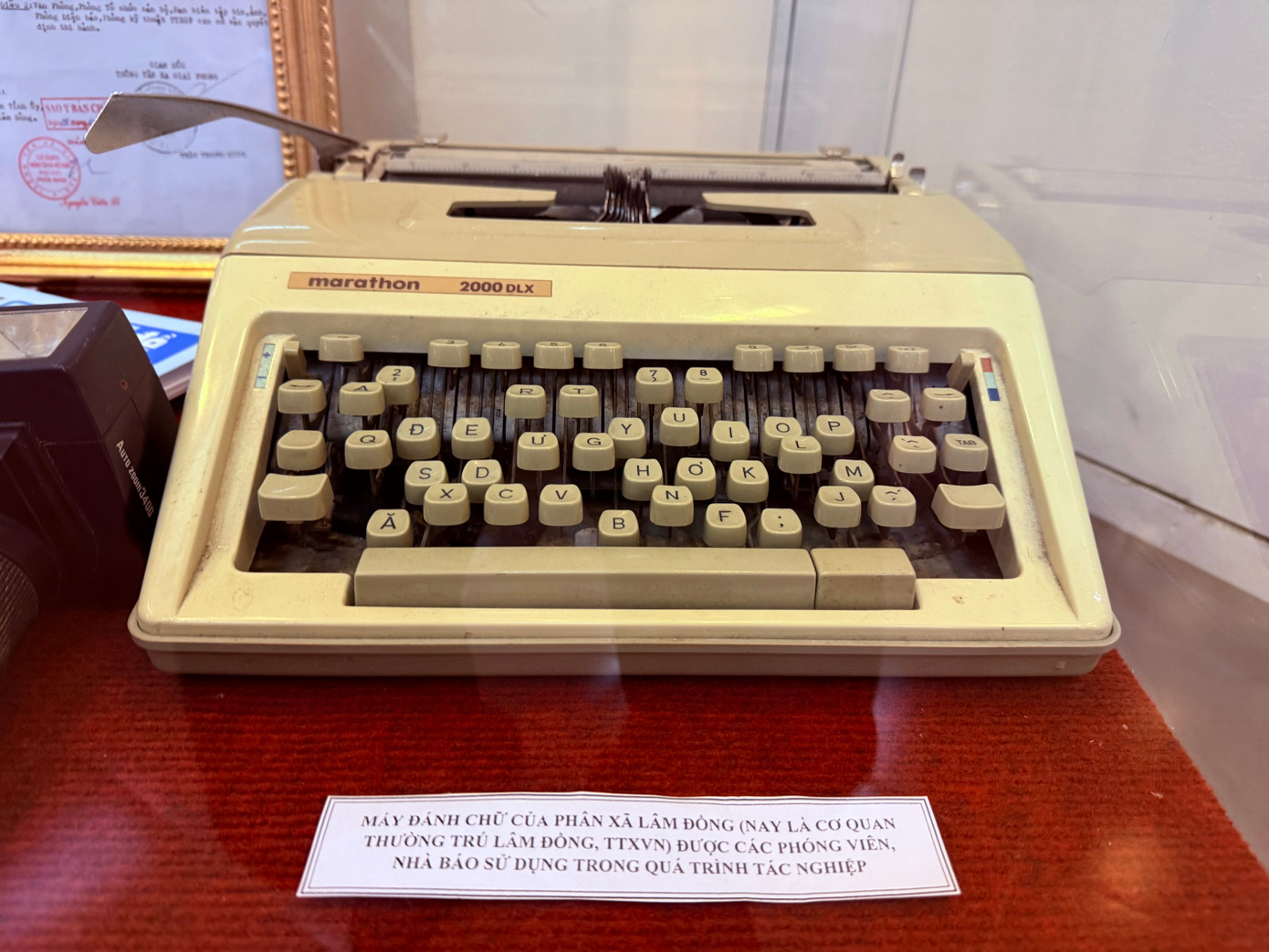 Máy đánh chữ lạch cạch của phân xã Lâm Đồng (nay là cơ quan thường trú Lâm Đồng, TTXVN).