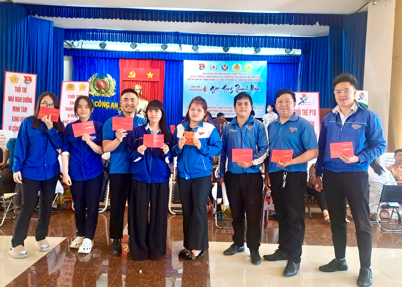 Đoàn viên thanh niên trên địa bàn TP Đà Lạt xung phong hiến máu sớm để tiếp tục công việc hỗ trợ ngày hội.