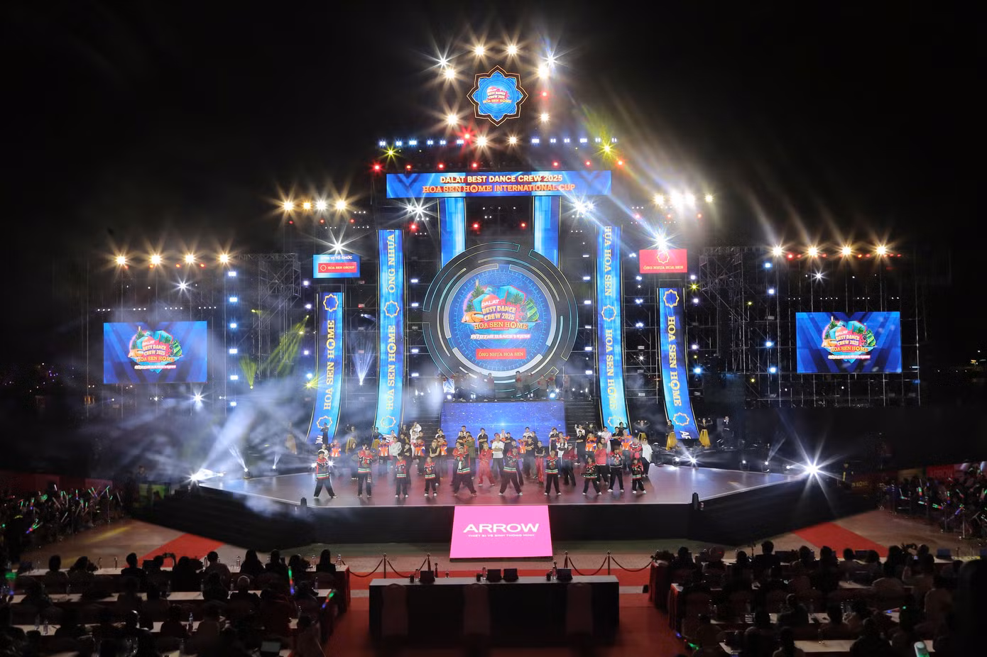 Tối 1/5, 8 nhóm nhảy xuất sắc nhất Bảng Quốc tế Dalat Best Dance Crew 2025 - Hoa Sen Home International Cup đã có cuộc đối đầu đầy kịch tính ở vòng chung kết tại quảng trường Lâm Viên, TP Đà Lạt (Lâm Đồng).