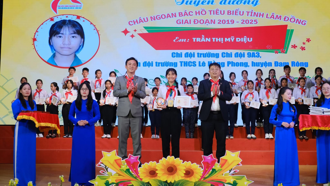 Đại hội đã tuyên dương 84 đại biểu Cháu ngoan Bác Hồ cấp tỉnh.