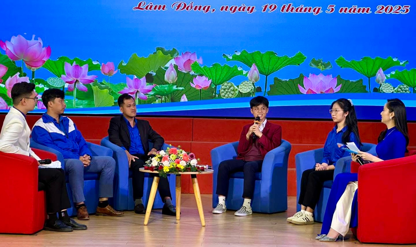 Các thanh niên, đoàn viên ưu tú chia sẻ tại hội nghị.