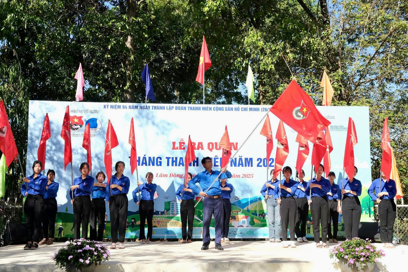 Ngày 1/3, Lâm Đồng ra quân Tháng Thanh niên năm 2025 và khởi công xây dựng 2 công trình thanh niên hỗ trợ xóa nhà tạm, nhà dột nát.