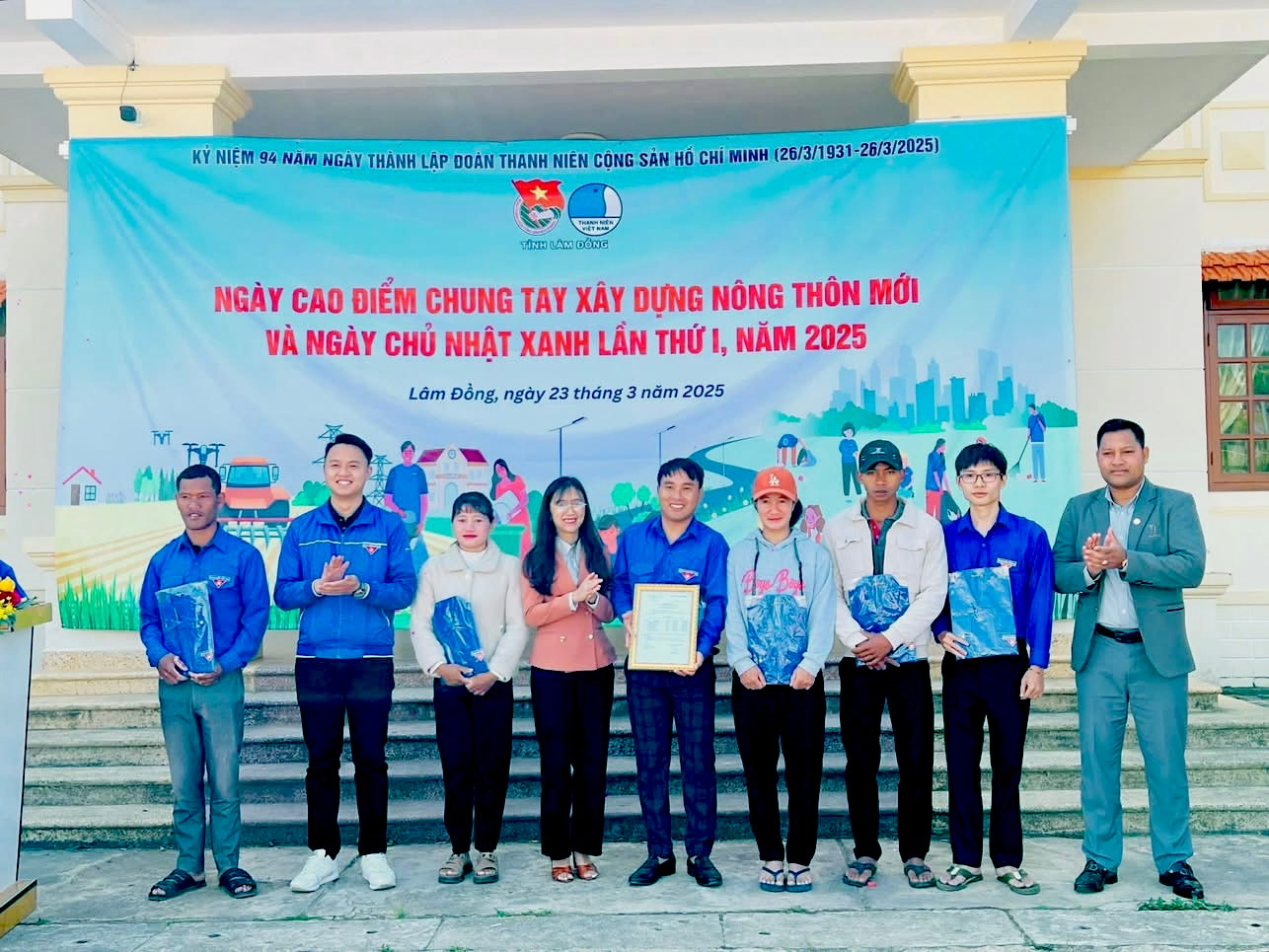 Ngày 23/3, Ban Thường vụ Tỉnh Đoàn Lâm Đồng tổ chức Lễ ra quân Ngày cao điểm chung tay xây dựng nông thôn mới và Ngày Chủ nhật xanh lần thứ I năm 2025 tại xã Lát, huyện Lạc Dương.