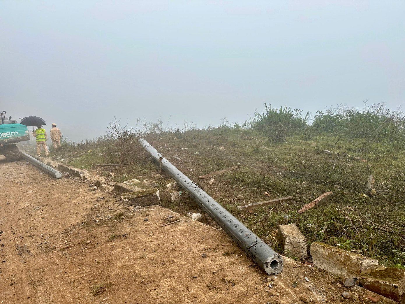 Theo Phòng CSGT Lâm Đồng, nguyên nhân ban đầu được xác định xe tải bị sự cố kỹ thuật, có thể mất thắng dẫn tới tai nạn.