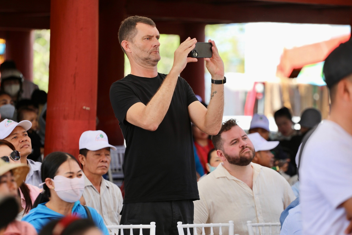 Hội thi thu hút nhiều du khách nước ngoài tham gia.