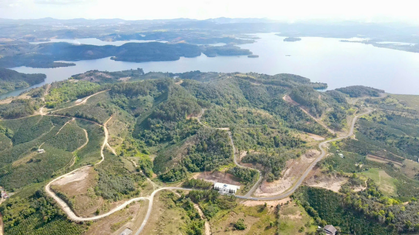 Dự án này được triển khai tại các xã Phú Hội, Ninh Gia, Tà Hine và Ninh Loan, thuộc huyện Đức Trọng (Lâm Đồng). Khu vực được nhận định rất có tiềm năng phát triển du lịch sinh thái và nghỉ dưỡng cao.