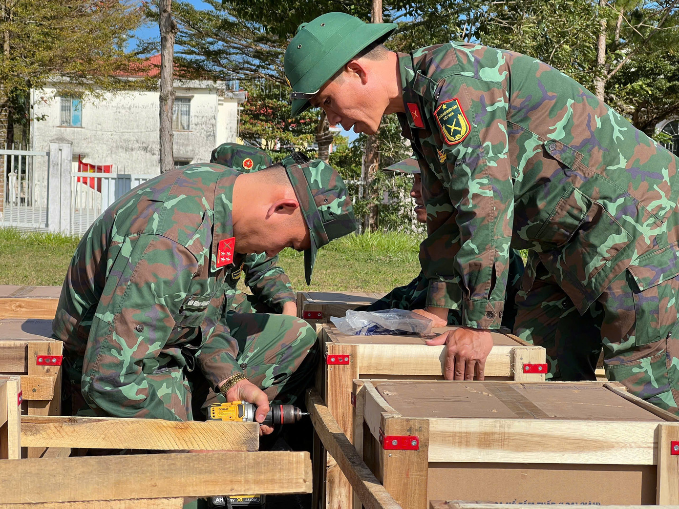 Huyện Bảo Lâm sẽ bắn 150 giàn pháo được đấu nối và bắn xen kẽ kéo dài 15 phút. Huyện Bảo Lâm sẽ bắn 150 giàn pháo được đấu nối và bắn xen kẽ kéo dài 15 phút.