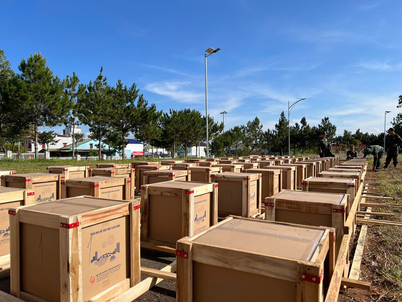 Huyện Bảo Lâm sẽ bắn 150 giàn pháo được đấu nối và bắn xen kẽ kéo dài 15 phút. Huyện Bảo Lâm sẽ bắn 150 giàn pháo được đấu nối và bắn xen kẽ kéo dài 15 phút.