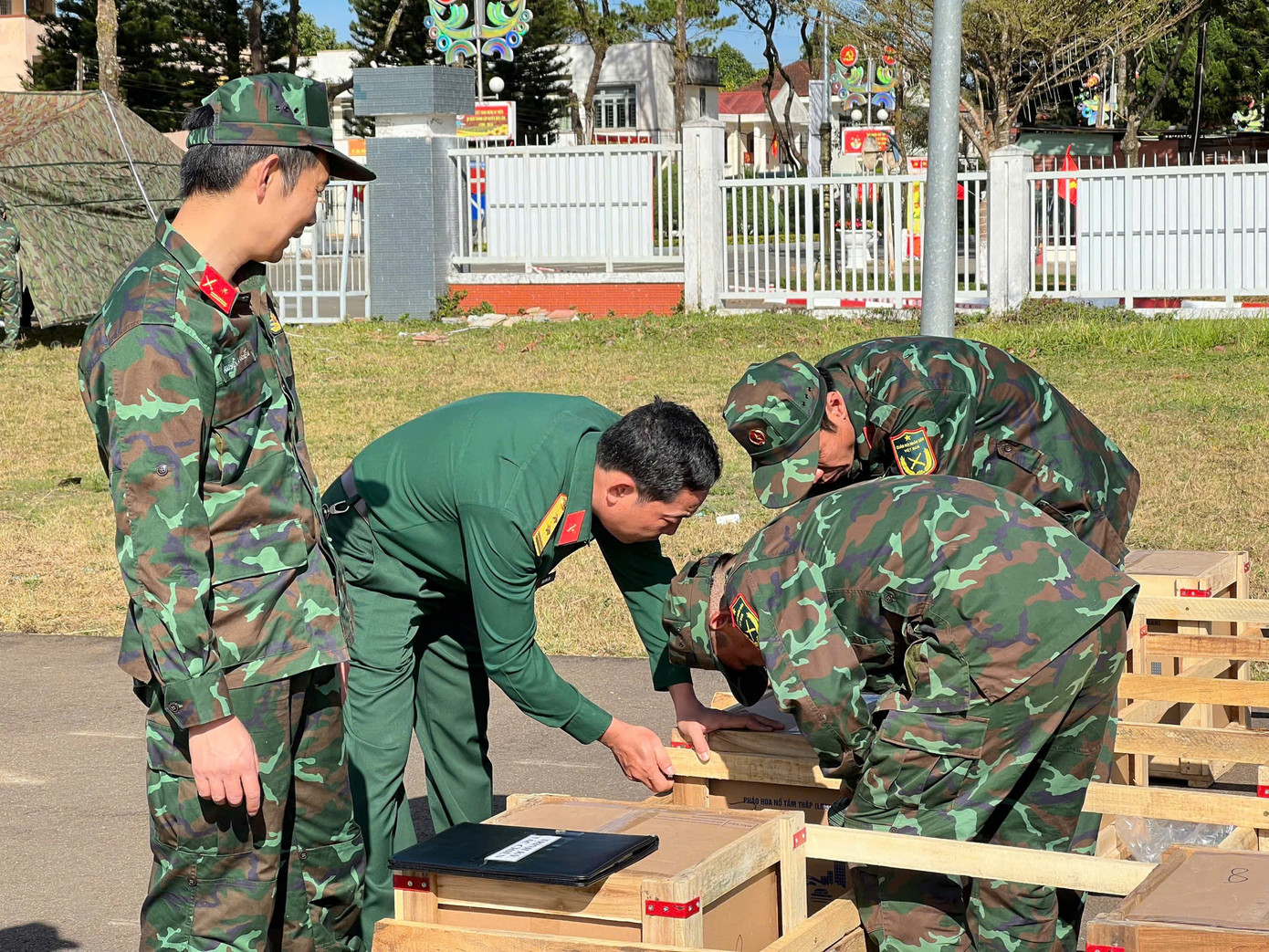 Huyện Bảo Lâm sẽ bắn 150 giàn pháo được đấu nối và bắn xen kẽ kéo dài 15 phút. Huyện Bảo Lâm sẽ bắn 150 giàn pháo được đấu nối và bắn xen kẽ kéo dài 15 phút.