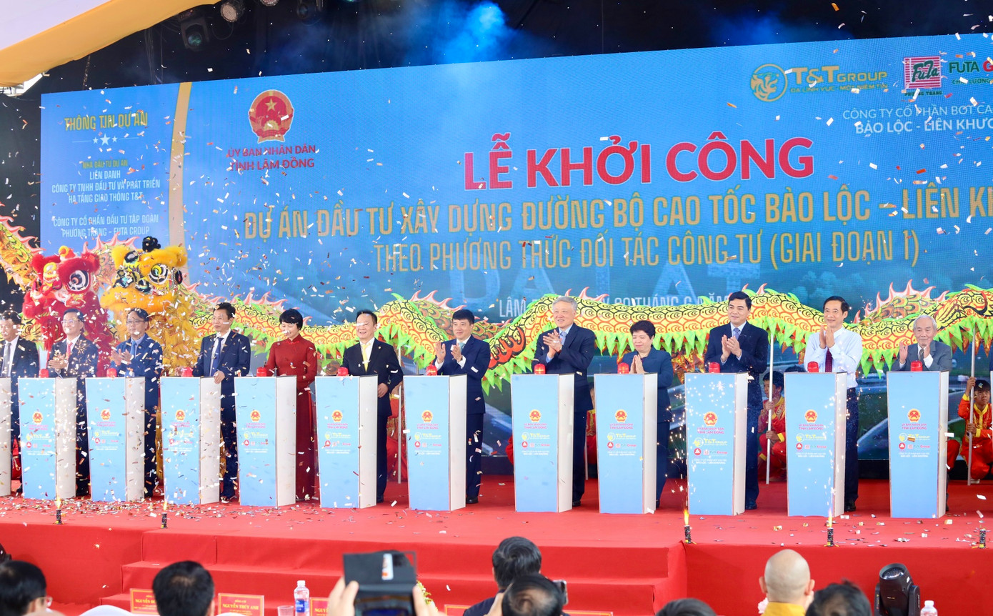 Lãnh đạo các bộ, ngành Trung ương và địa phương bấm nút khởi công dự án cao tốc Bảo Lộc – Liên Khương.