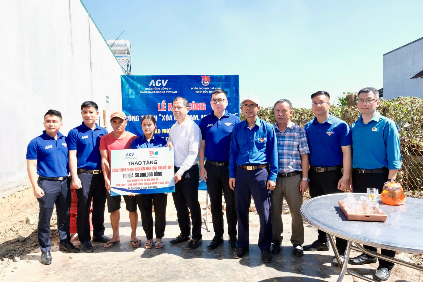 Tỉnh Đoàn Lâm Đồng cùng mạnh thường quân trao tặng, khởi công 2 công trình thanh niên hỗ trợ xóa nhà tạm, nhà dột nát. Tỉnh Đoàn Lâm Đồng cùng mạnh thường quân trao tặng, khởi công 2 công trình thanh niên hỗ trợ xóa nhà tạm, nhà dột nát.