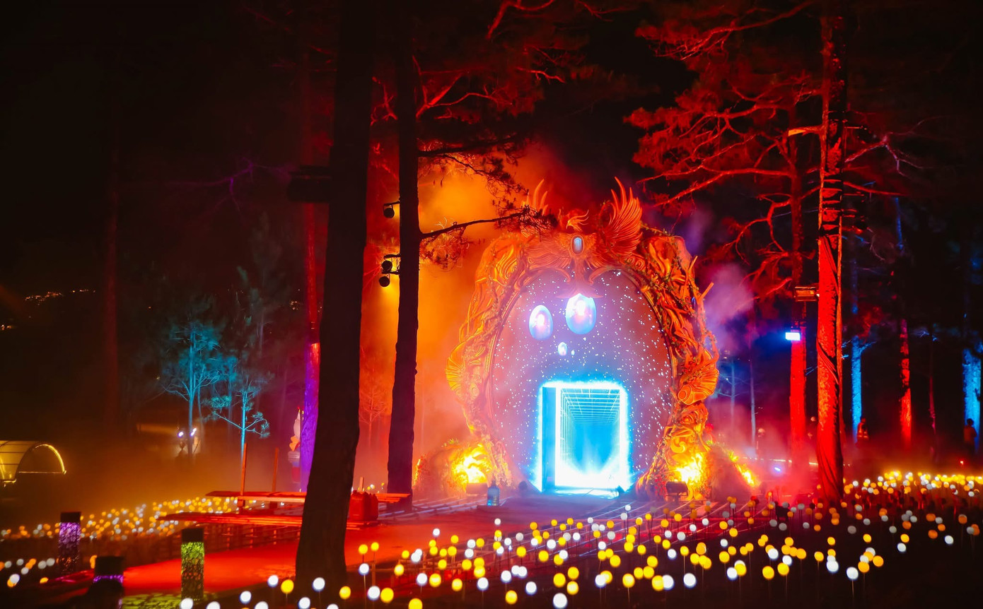 Phó Chủ tịch UBND tỉnh Lâm Đồng Đinh Văn Tuấn cũng nhấn mạnh, danh thắng hồ Than Thở bị xuống cấp, ô nhiễm ngày nào giờ đã "thay da đổi thịt" để trở thành công viên ánh sáng độc đáo, có một không hai tại Việt Nam.