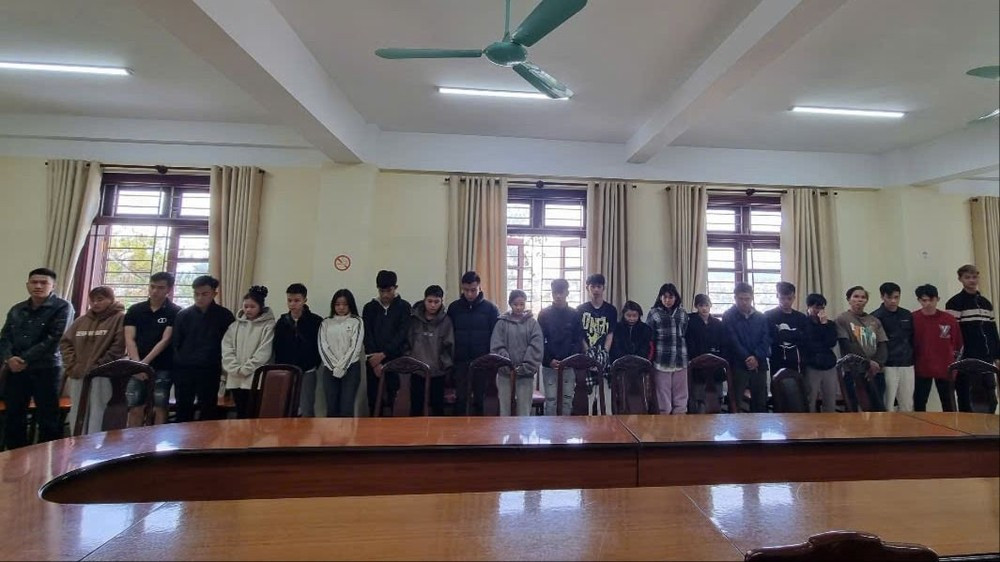 Nhóm đối tượng tại cơ quan công an. Nhóm đối tượng tại cơ quan công an.