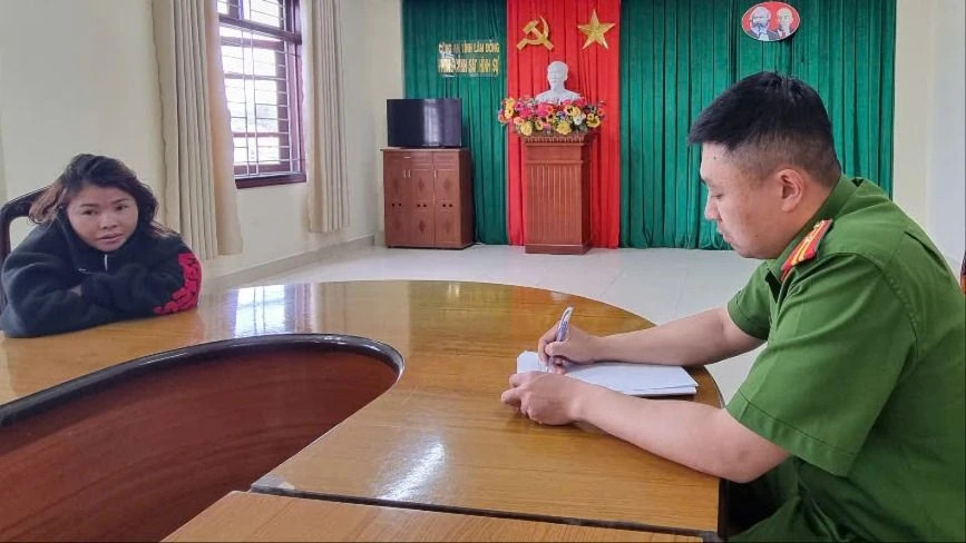 Đối tượng Phan Thị Bé tại cơ quan Công an. Đối tượng Phan Thị Bé tại cơ quan Công an.