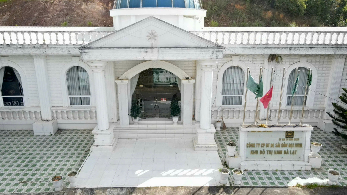 Từ tháng 1/2021, ông Nguyễn Cao Trí chính thức trở thành người đại diện pháp lý của Công ty Sài Gòn Đại Ninh. Đến tháng 9/2022, ông Trí nhờ em trai là Nguyễn Cao Đức đứng tên mua 7% cổ phần của bà Phan Thị Hoa, giá trị 700 tỷ đồng, nâng tổng cổ phần ông Trí sở hữu lên 58%.