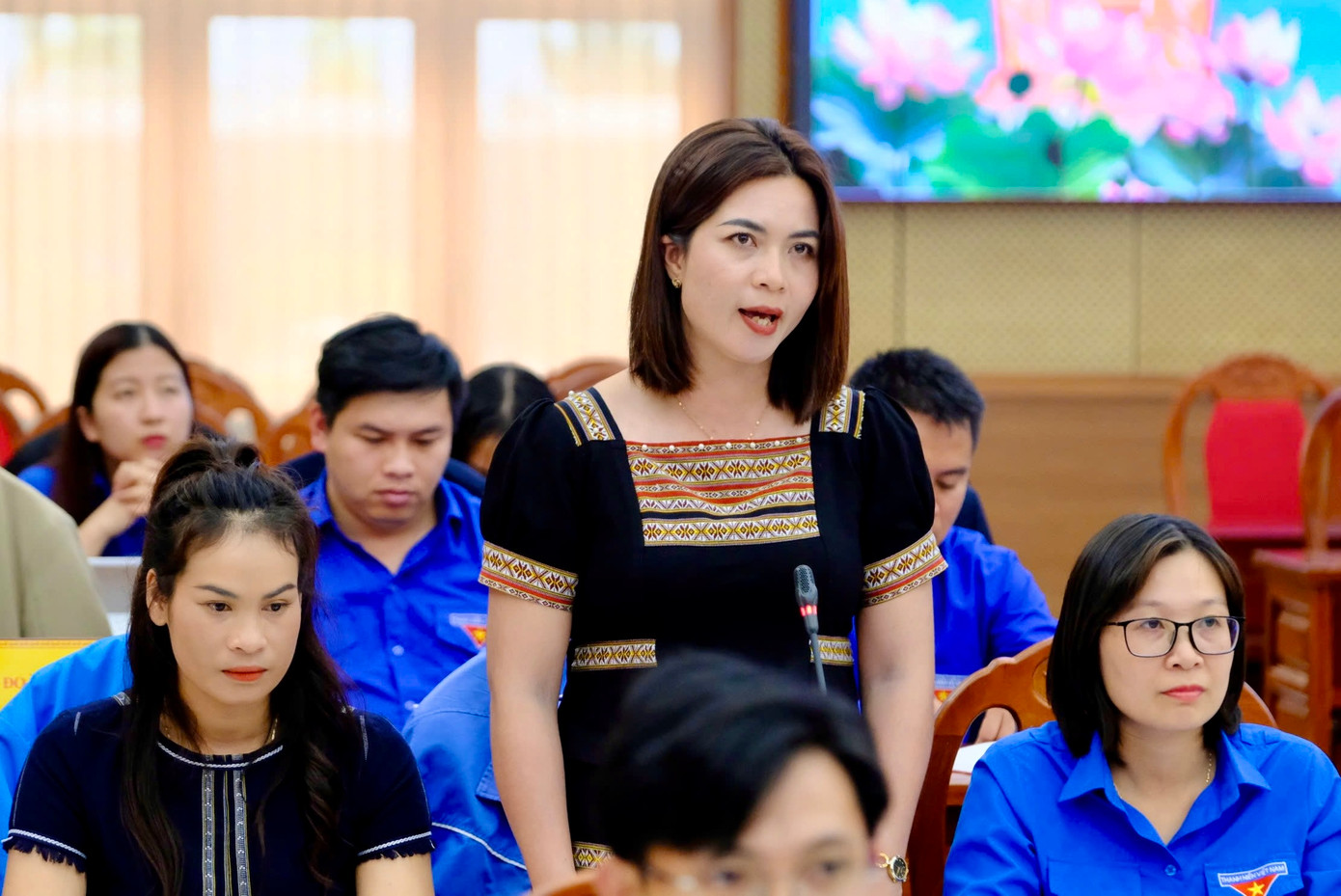 Chị Ka Sôi - Bí thư đoàn xã Đinh Trang Hòa phát biểu. Chị Ka Sôi - Bí thư đoàn xã Đinh Trang Hòa phát biểu.