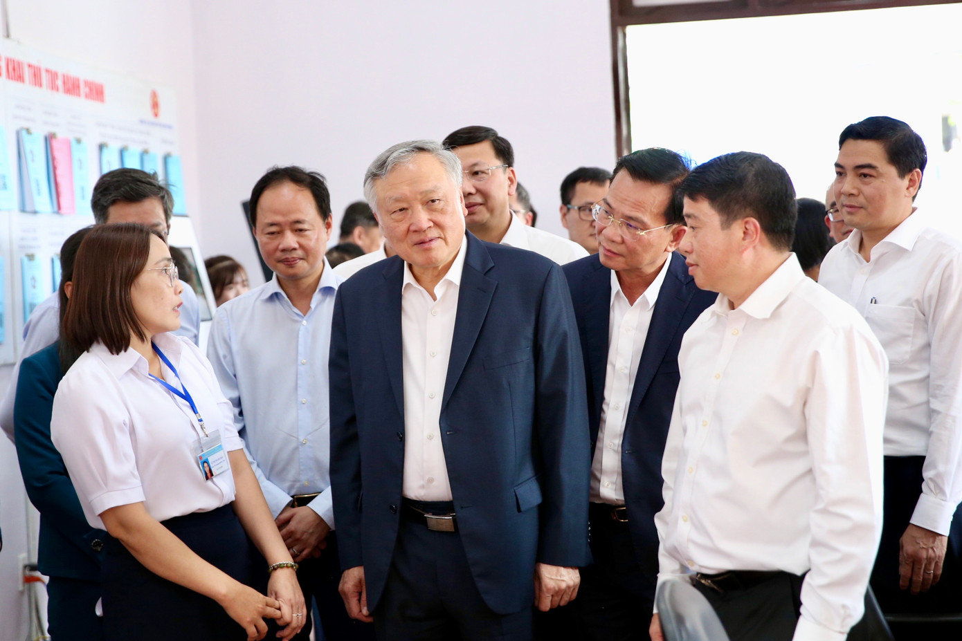 Chuyến làm việc của Phó Thủ tướng diễn ra trong thời khắc đặc biệt, chỉ chưa đầy 12 tiếng trước thời điểm bộ máy chính quyền mới chính thức đi vào hoạt động.