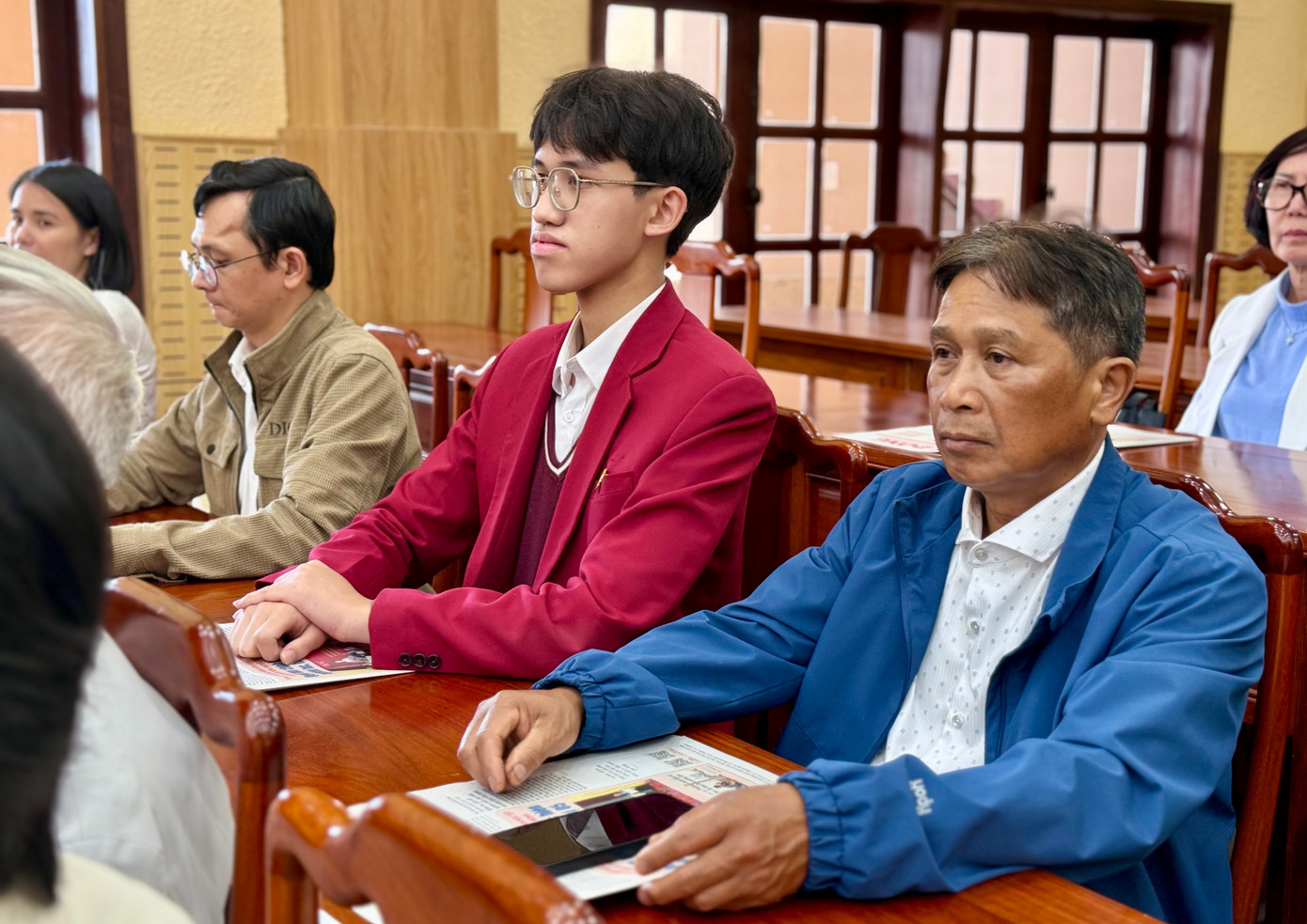 Các đại biểu tham dự hội nghị.