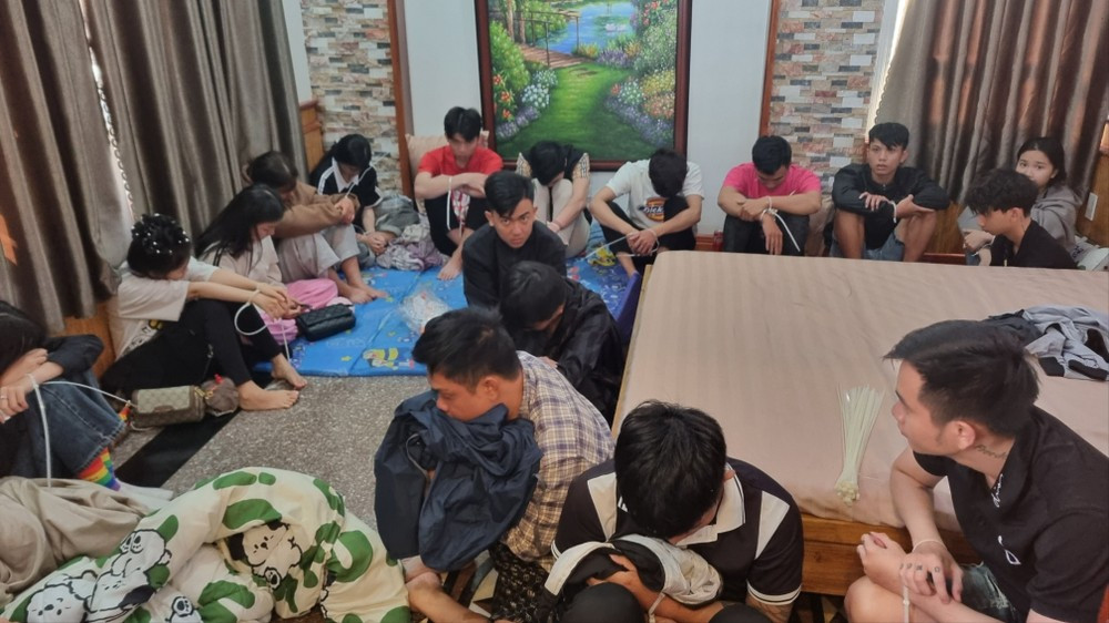 Nhóm trong căn nhà ở phường 11, TP Đà Lạt. Nhóm trong căn nhà ở phường 11, TP Đà Lạt.