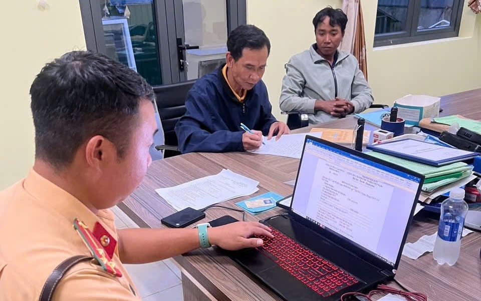 Tài xế K’T. tại cơ quan công an.